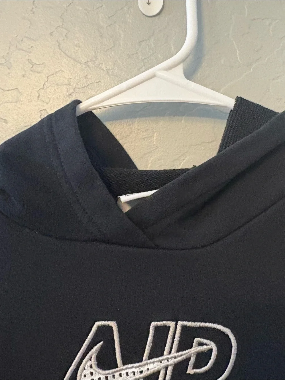 Nike girls black and white AIR embroidered crop hoodie size large